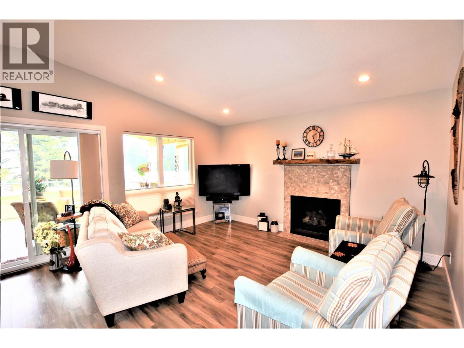129 Deer Street, Vernon, British Columbia  V1H 2A1 - Photo 9 - 10380063