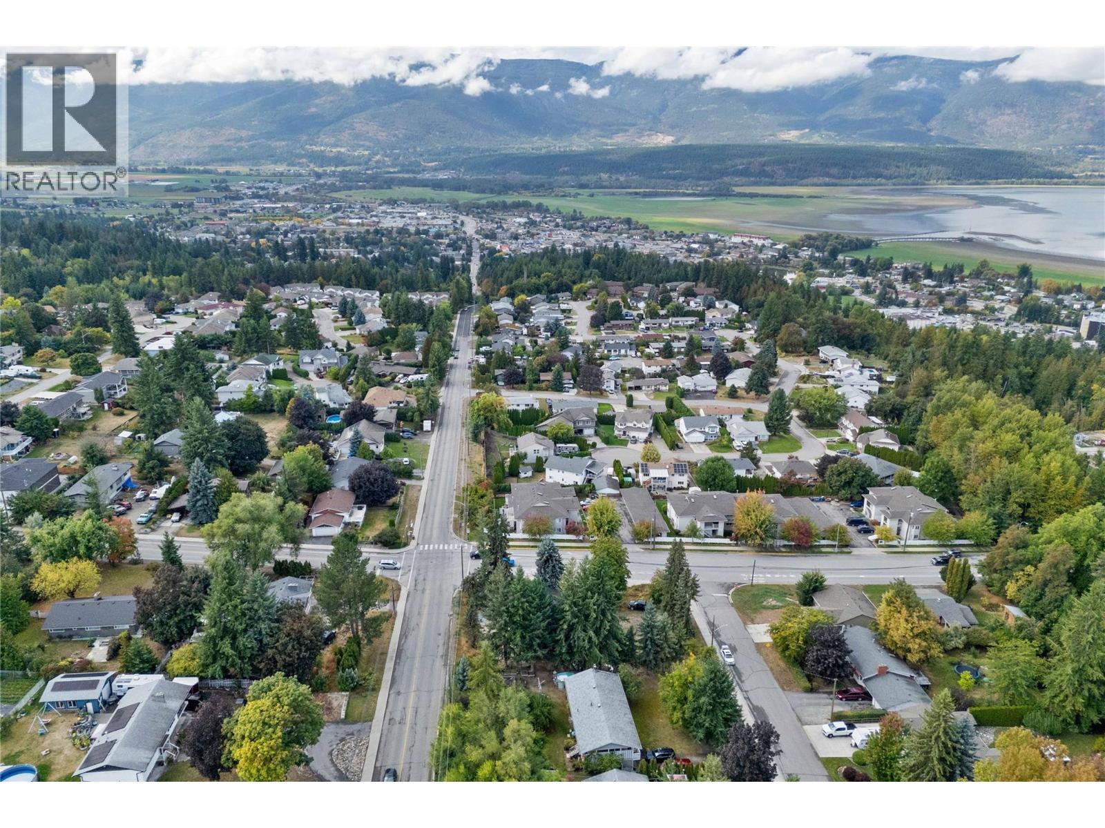 2030 1 Avenue Ne, Salmon Arm, British Columbia  V1E 1Z4 - Photo 11 - 10379572