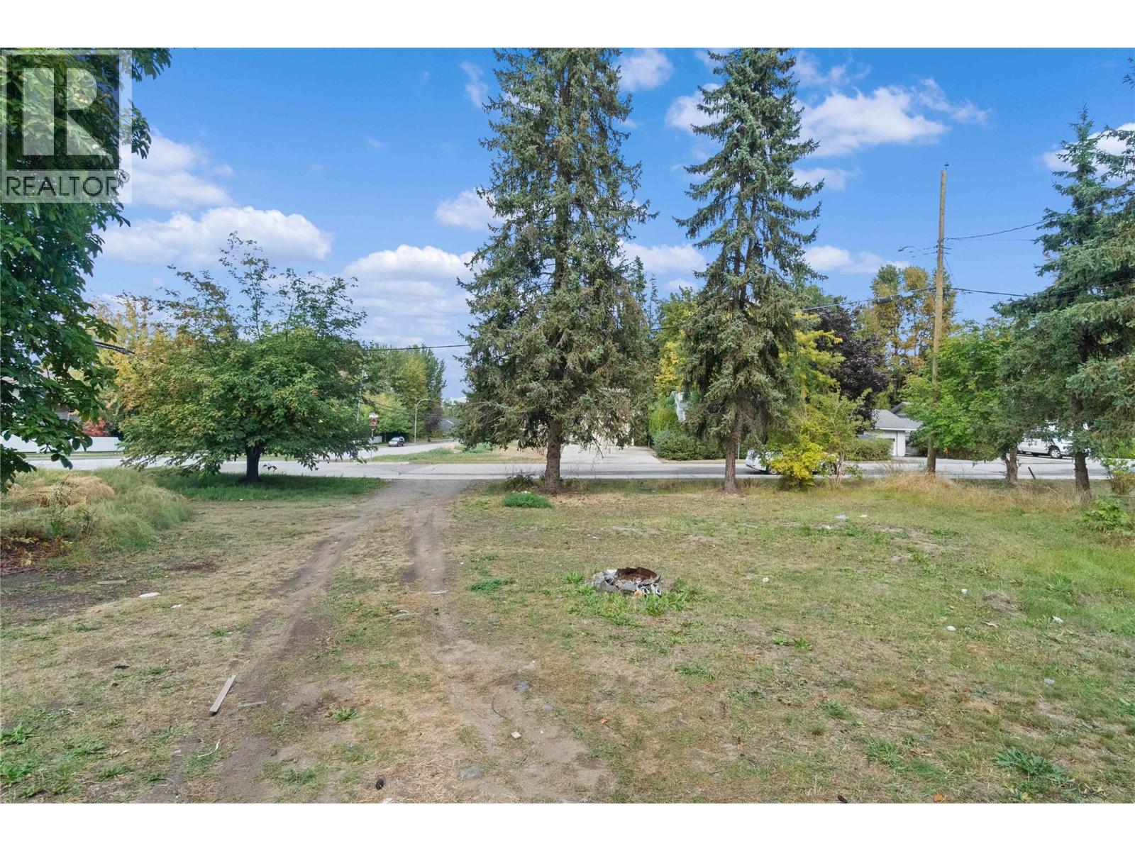 2030 1 Avenue Ne, Salmon Arm, British Columbia  V1E 1Z4 - Photo 2 - 10379572