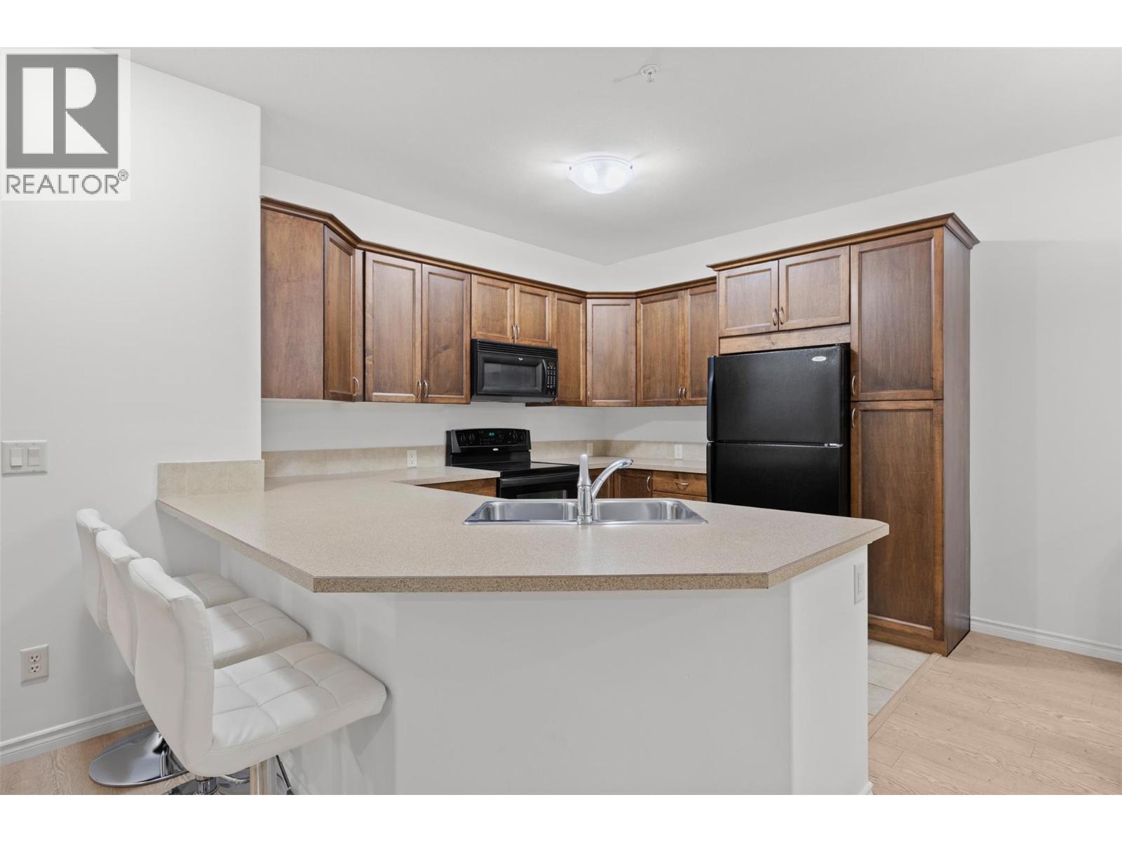 1007 Harvey Avenue Unit# 109, Kelowna, British Columbia  V1Y 6E4 - Photo 3 - 10380176