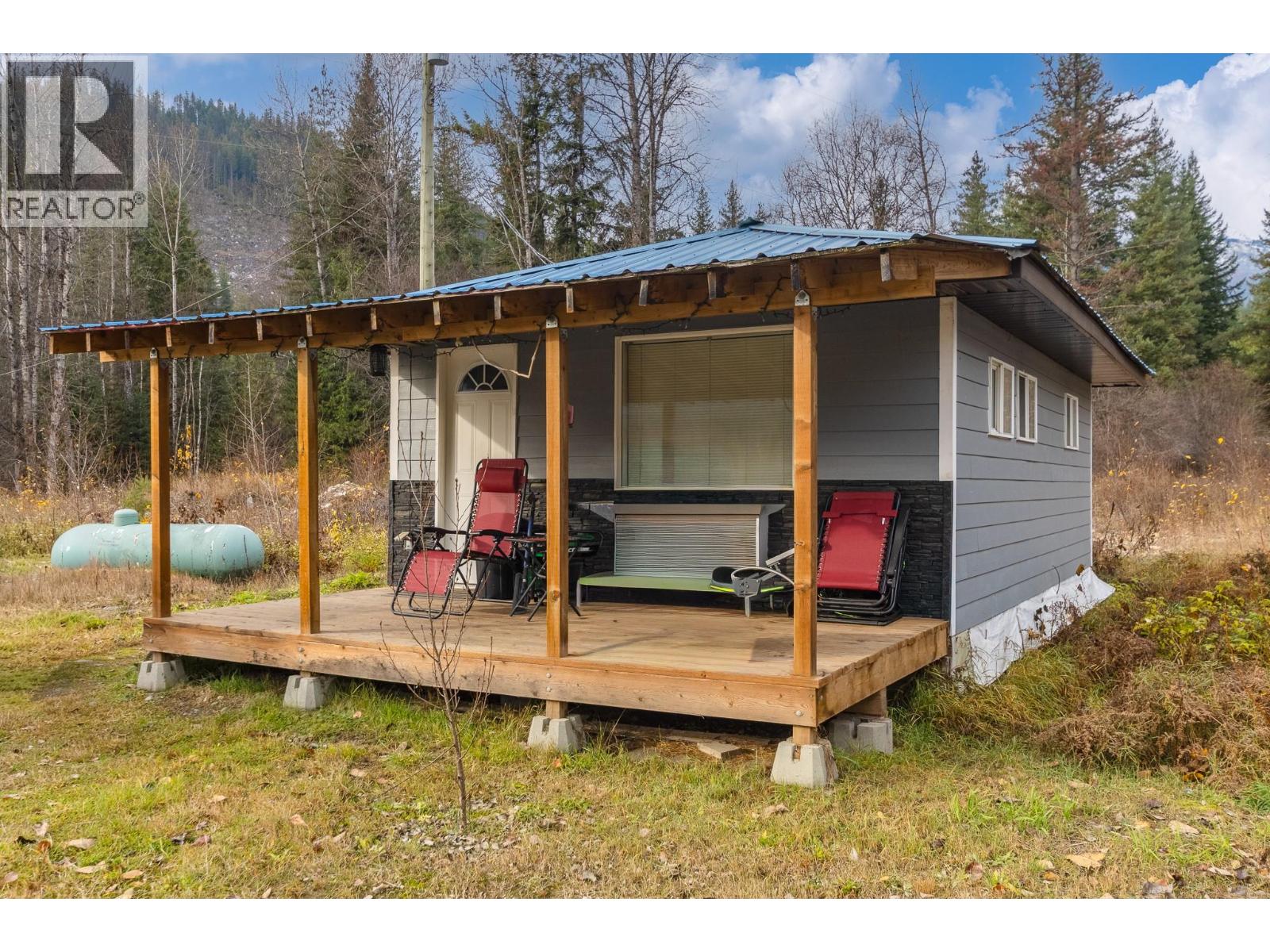 5513 Prosh Frontage Road, Sicamous, British Columbia  V0E 2J0 - Photo 5 - 10380201