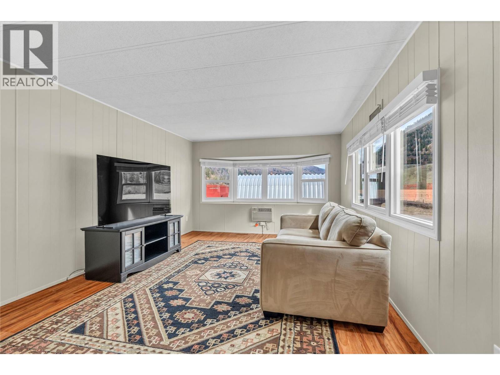 2657 1st Street, Olalla, British Columbia  V0X 1N6 - Photo 3 - 10379799