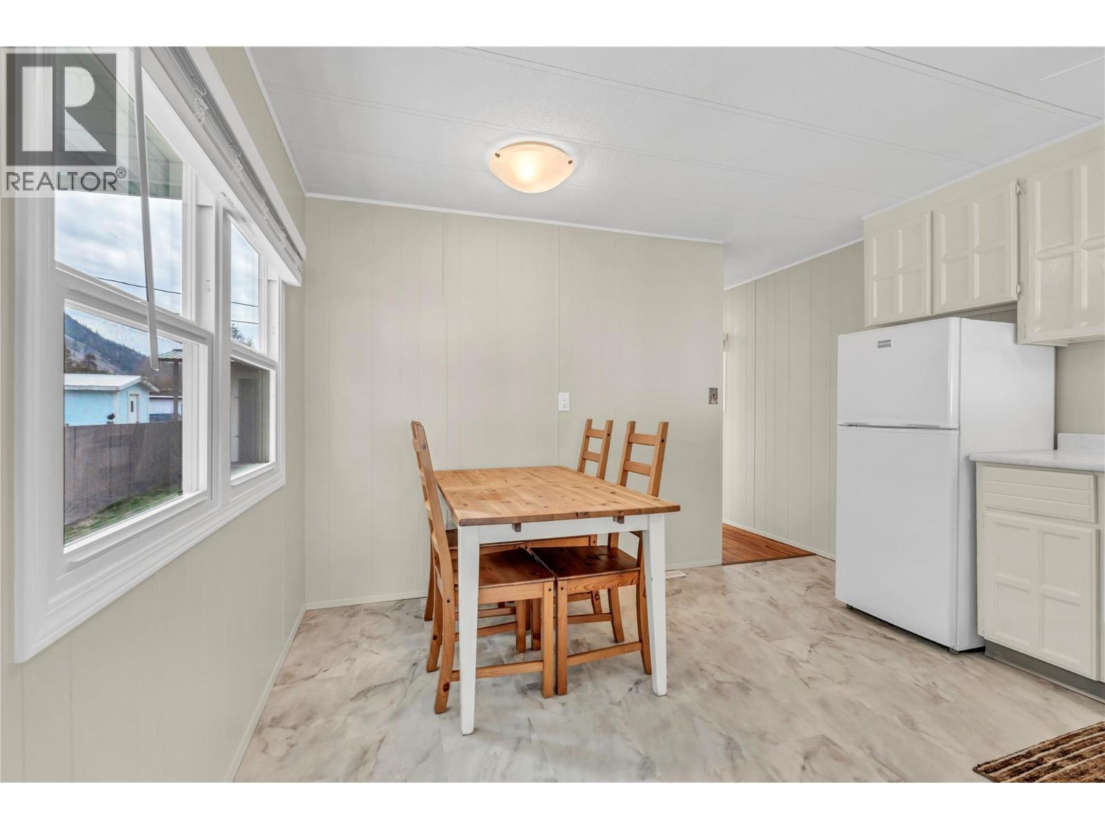 2657 1st Street, Olalla, British Columbia  V0X 1N6 - Photo 8 - 10379799