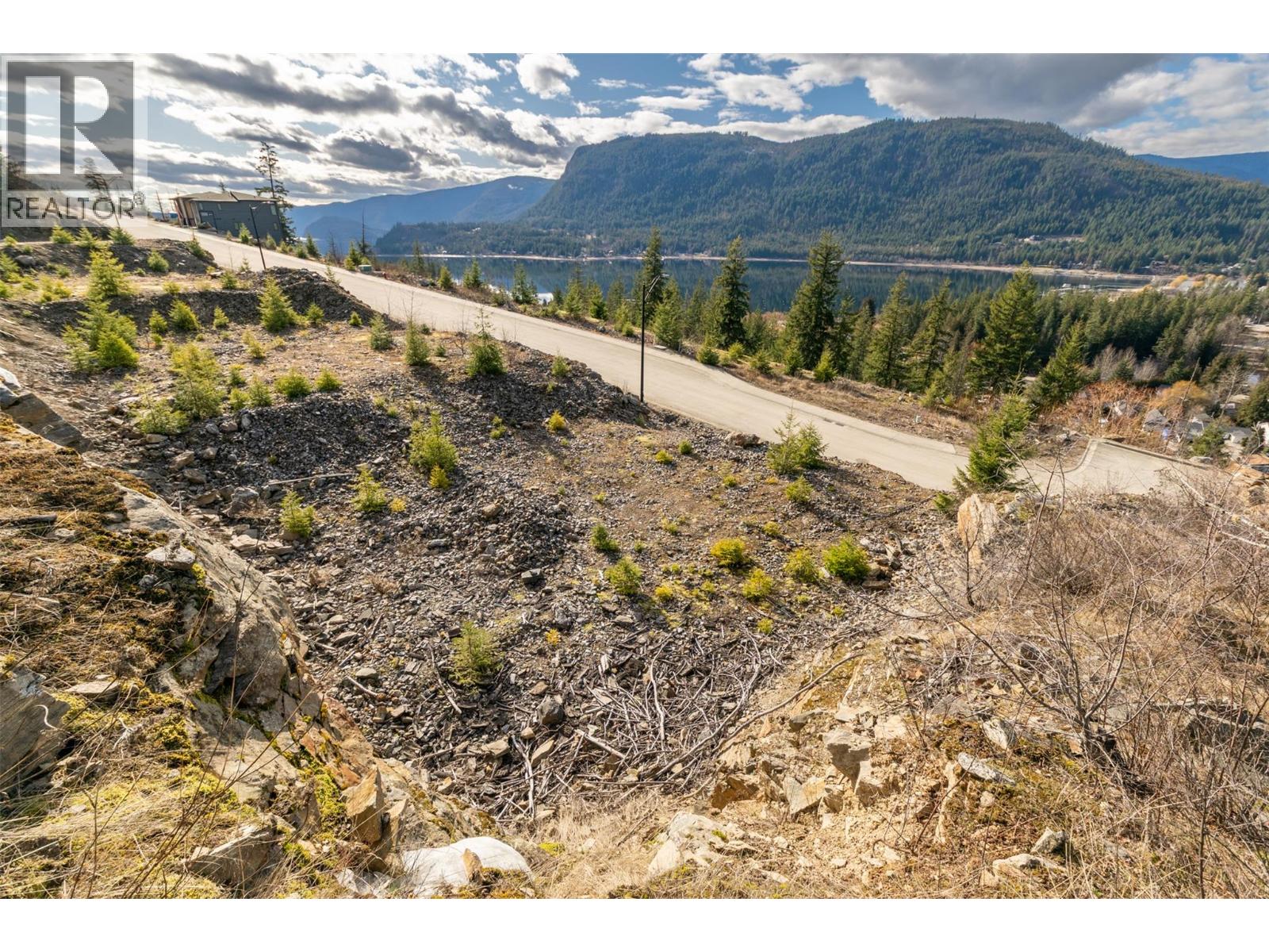 283 Bayview Drive, Sicamous, British Columbia  V0E 2V1 - Photo 2 - 10376942