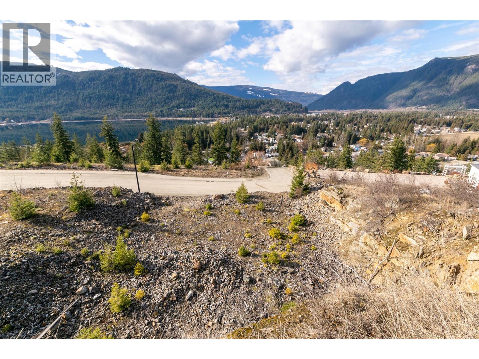 283 Bayview Drive, Sicamous, British Columbia  V0E 2V1 - Photo 3 - 10376942