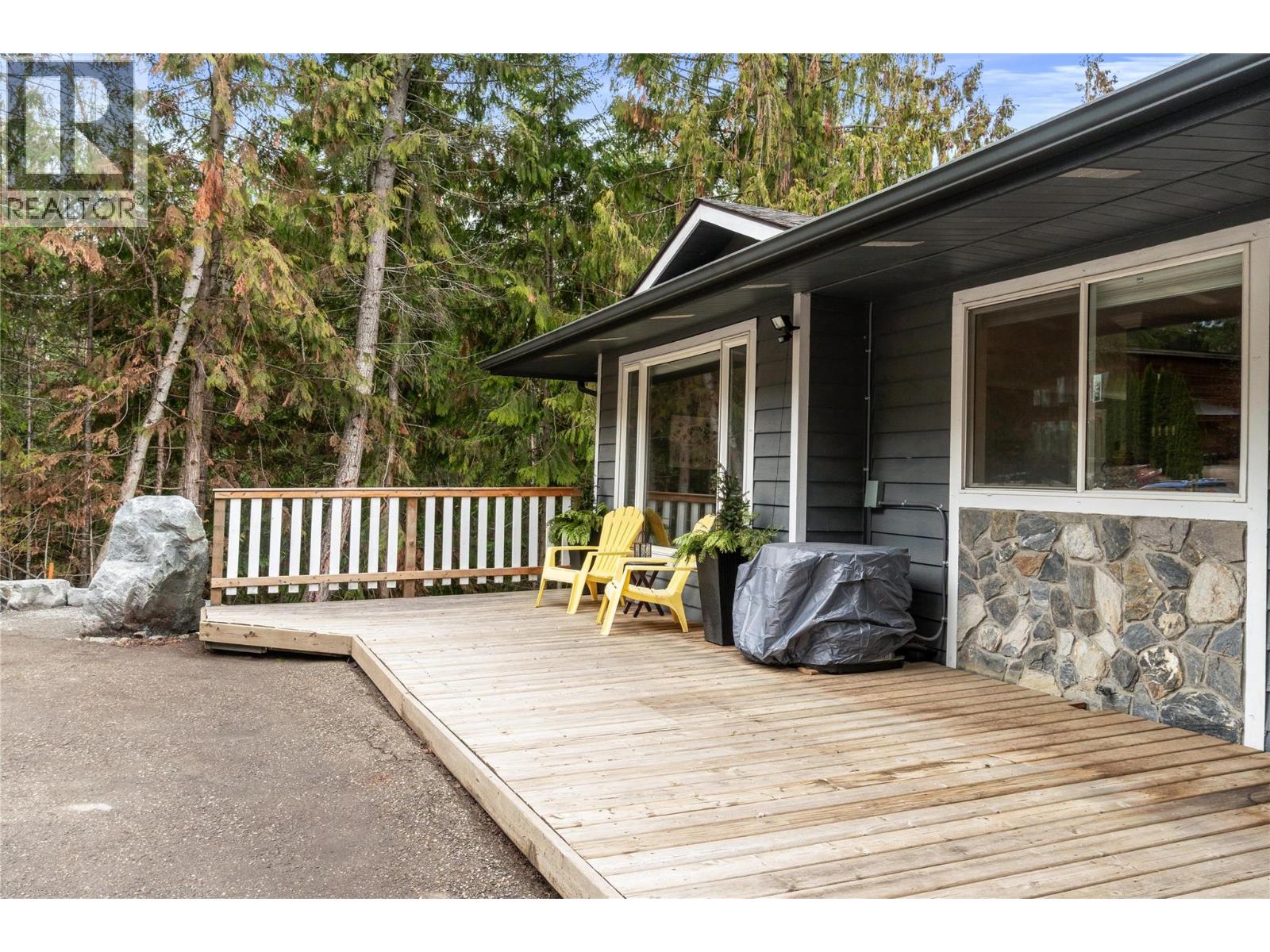 2379 Pleasant Dale Road, Blind Bay, British Columbia  V0E 1H1 - Photo 4 - 10380170