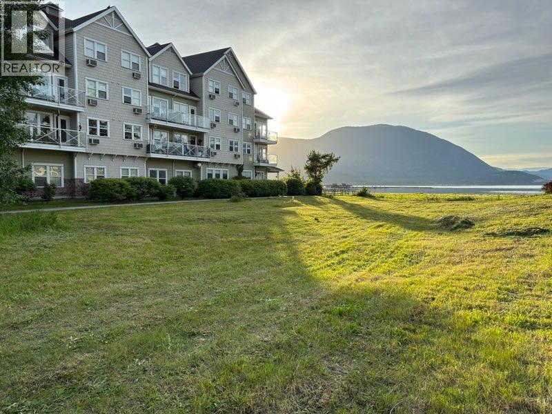 721 Harbourfront Drive NE, salmon arm, British Columbia