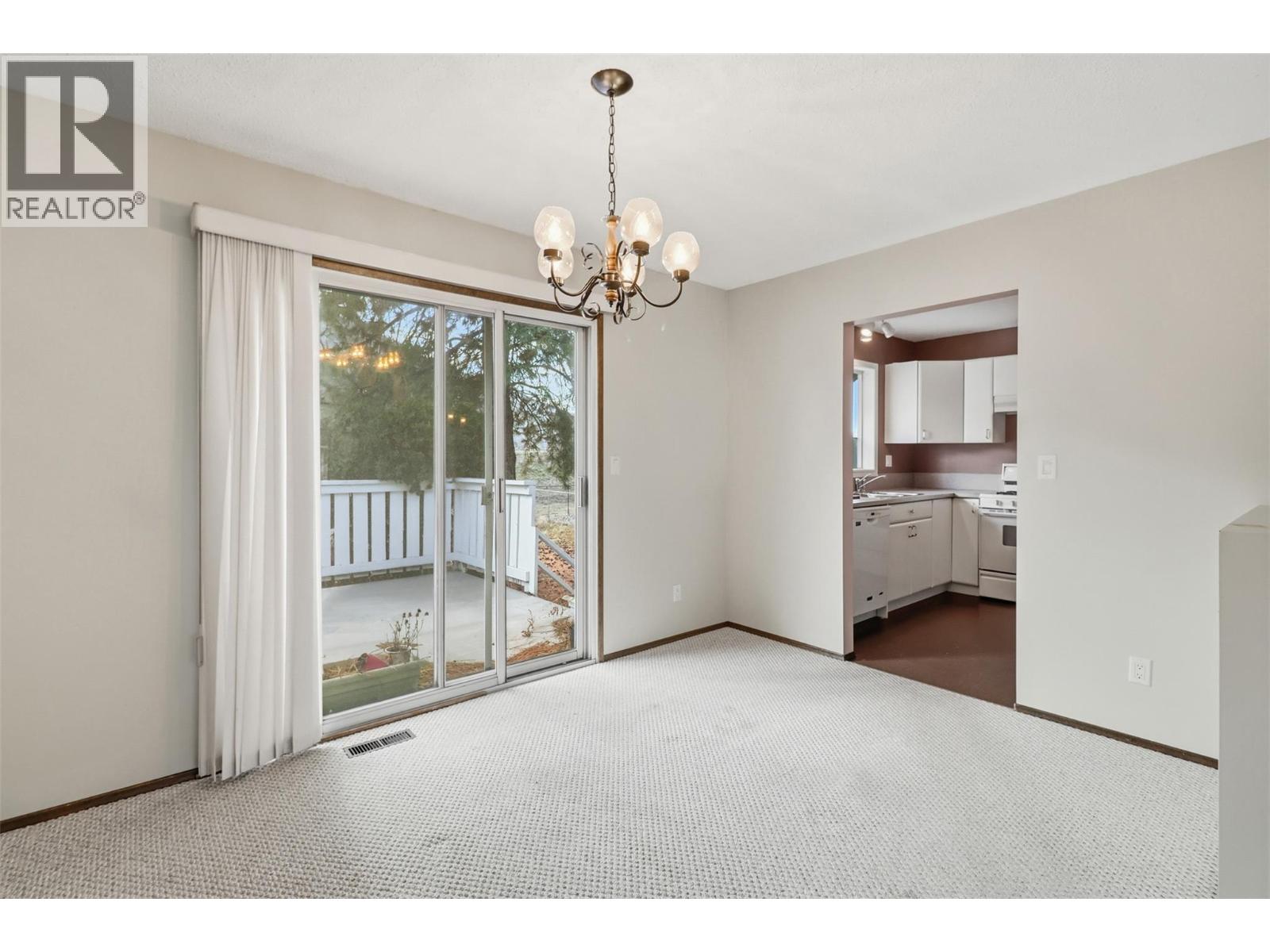 2563 Sandalwood Drive, Kamloops, British Columbia  V2B 6V3 - Photo 10 - 10380056