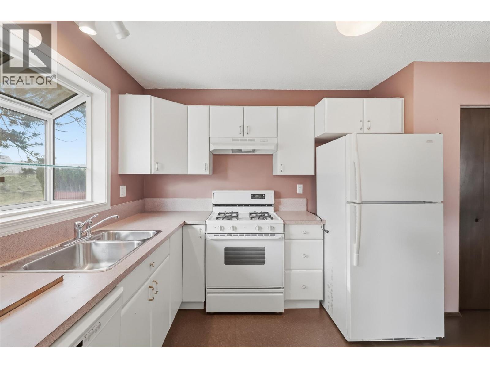 2563 Sandalwood Drive, Kamloops, British Columbia  V2B 6V3 - Photo 13 - 10380056