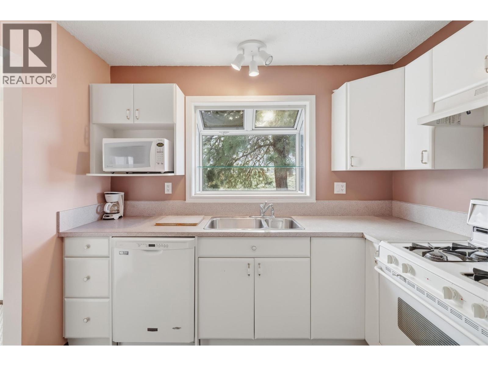 2563 Sandalwood Drive, Kamloops, British Columbia  V2B 6V3 - Photo 15 - 10380056