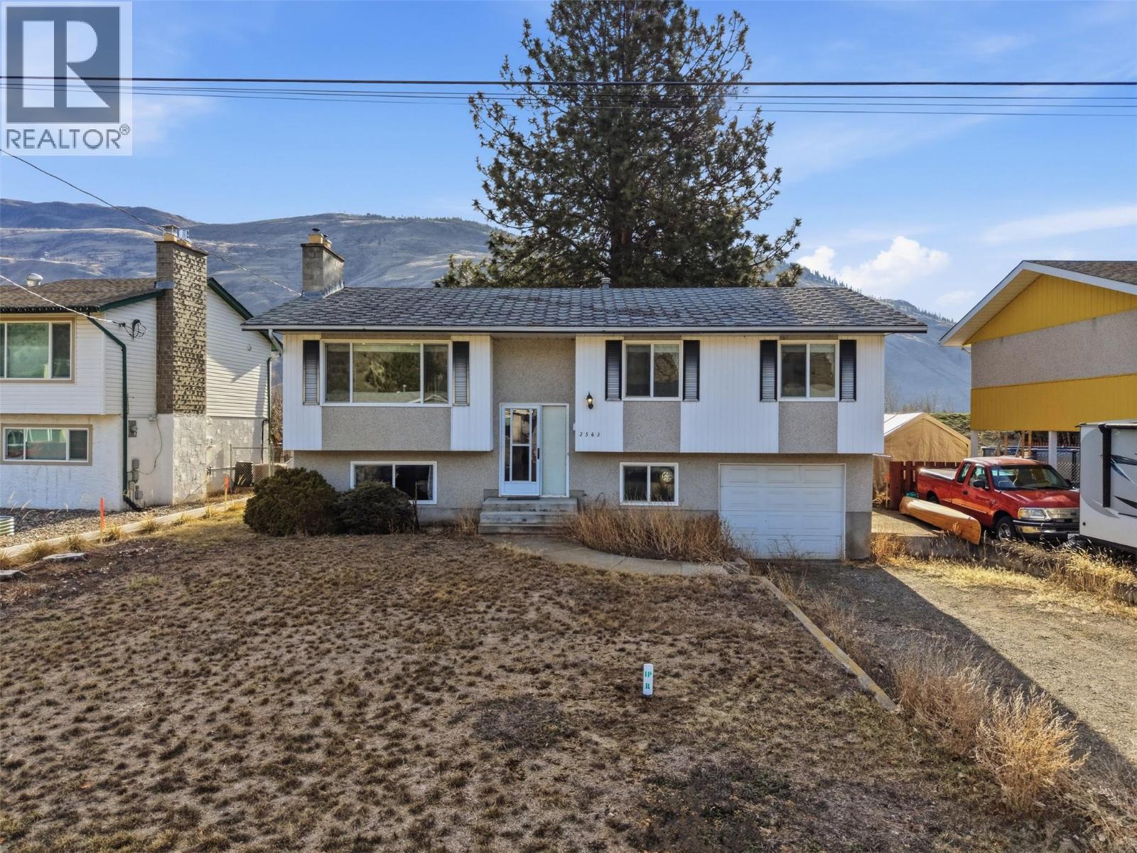 2563 Sandalwood Drive, Kamloops, British Columbia  V2B 6V3 - Photo 2 - 10380056