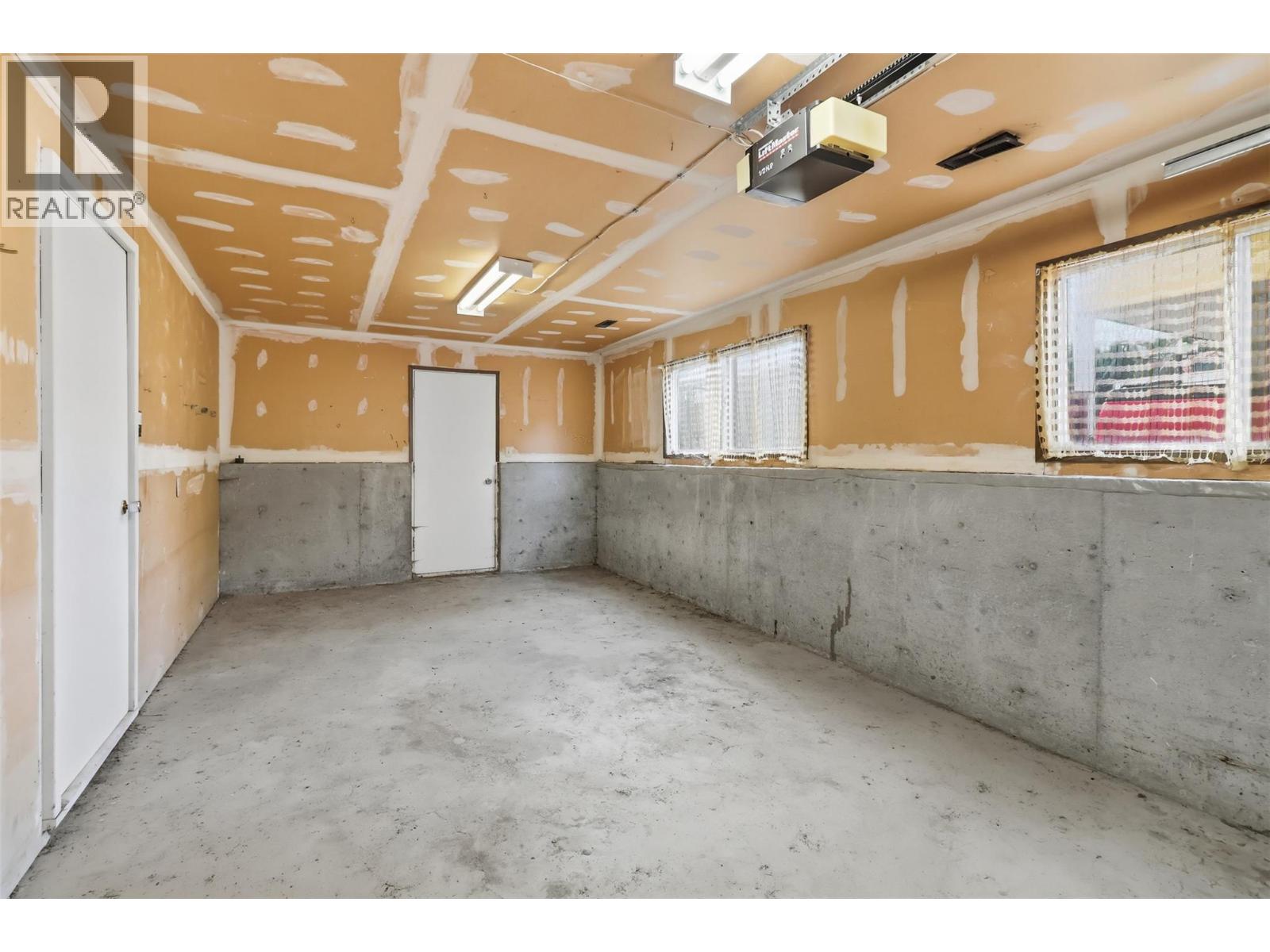 2563 Sandalwood Drive, Kamloops, British Columbia  V2B 6V3 - Photo 38 - 10380056