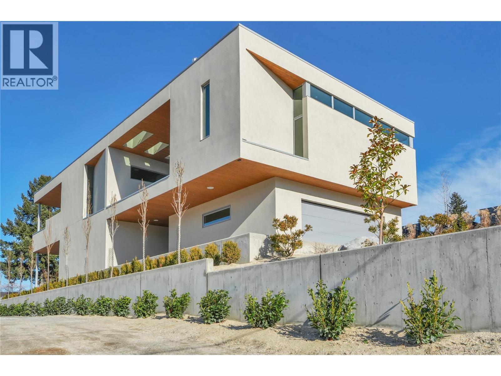 765 Westminster Avenue E, Penticton, British Columbia  V2A 1J2 - Photo 1 - 10375925