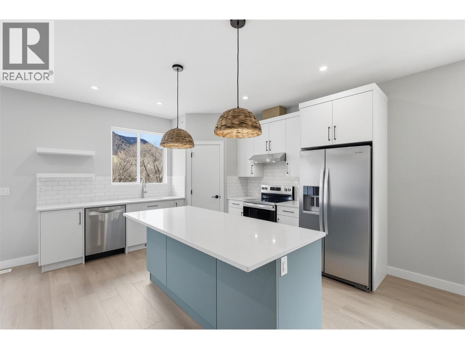 5870 Dallas Drive, Kamloops, British Columbia  V2C 4X2 - Photo 4 - 10380243