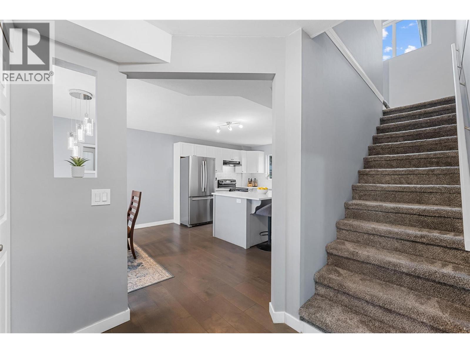 482 Snowsell Street N, Kelowna, British Columbia  V1V 2C7 - Photo 3 - 10379911