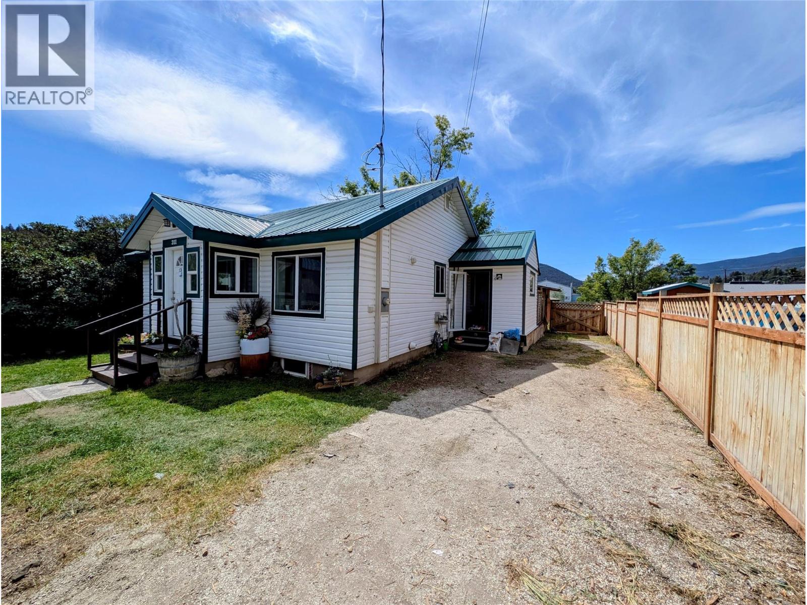 311 Dewdney Avenue, Clinton, British Columbia  V0K 1K0 - Photo 2 - 10380267