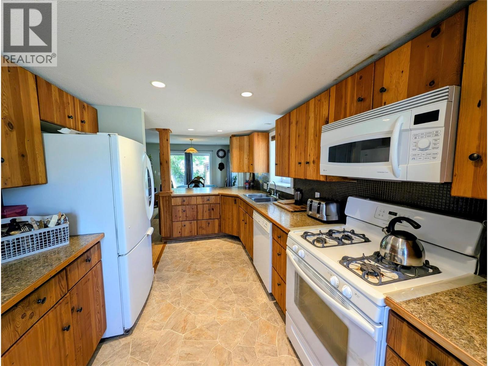311 Dewdney Avenue, Clinton, British Columbia  V0K 1K0 - Photo 7 - 10380267