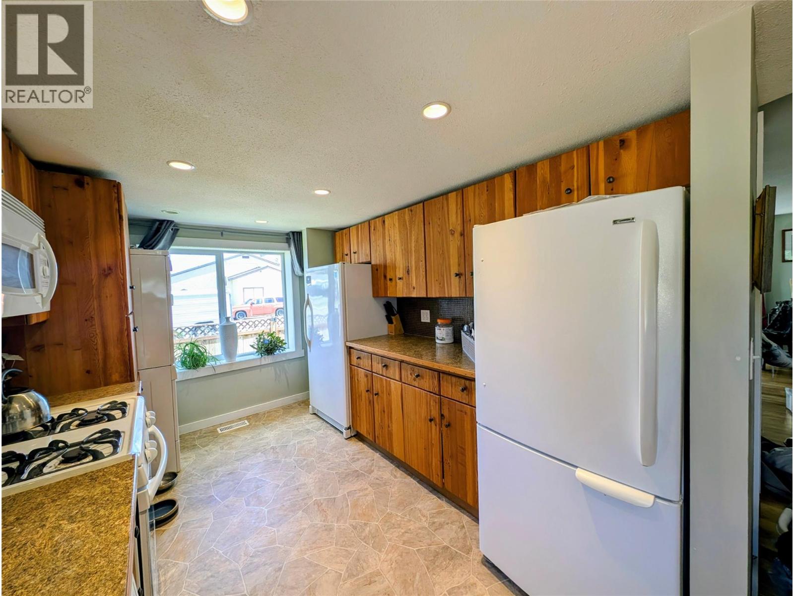 311 Dewdney Avenue, Clinton, British Columbia  V0K 1K0 - Photo 8 - 10380267