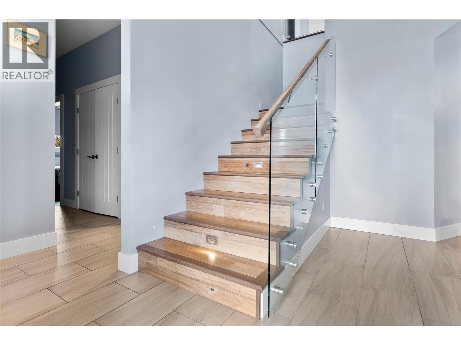 529 Whitecourt Place, Vernon, British Columbia  V1B 4B1 - Photo 6 - 10379337