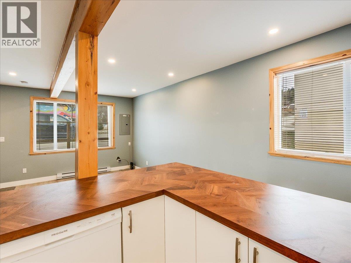 2342 Washington Street, Rossland, British Columbia  V0G 1Y0 - Photo 10 - 10380016