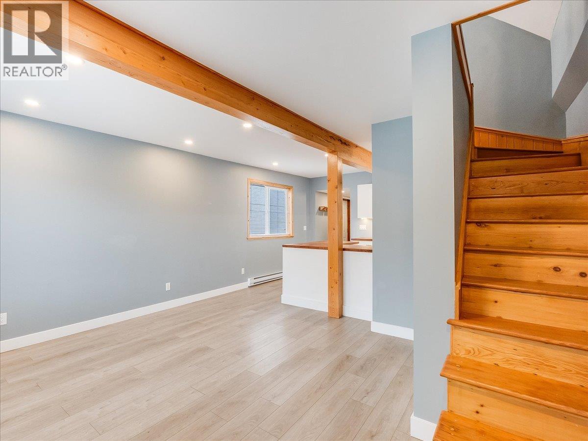 2342 Washington Street, Rossland, British Columbia  V0G 1Y0 - Photo 11 - 10380016