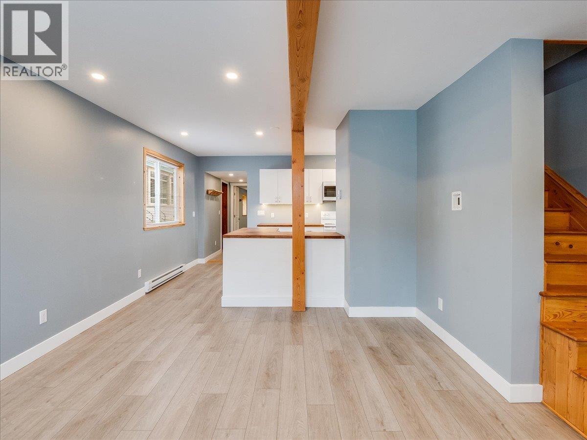 2342 Washington Street, Rossland, British Columbia  V0G 1Y0 - Photo 12 - 10380016