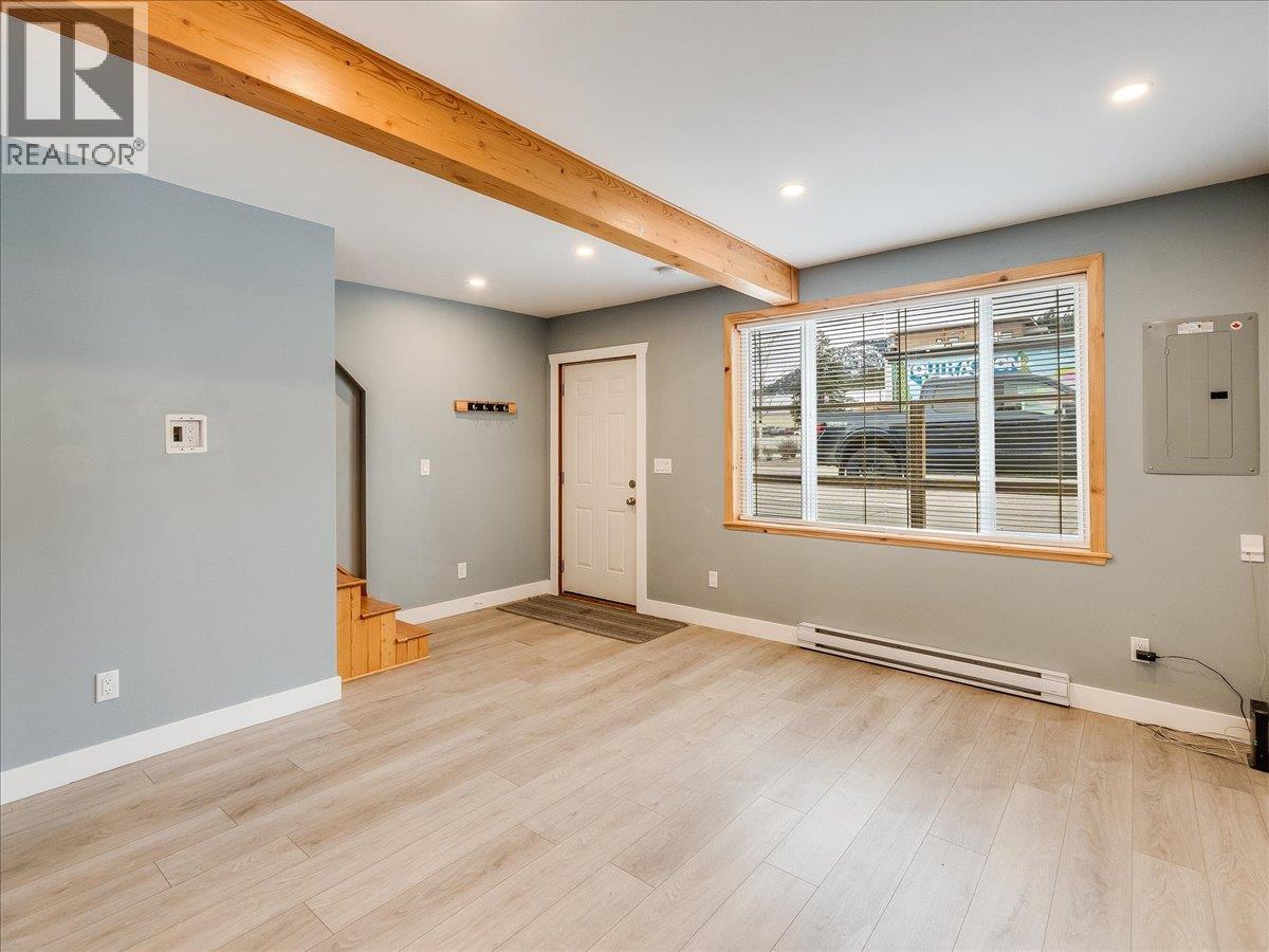 2342 Washington Street, Rossland, British Columbia  V0G 1Y0 - Photo 14 - 10380016