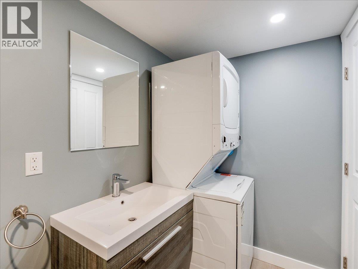2342 Washington Street, Rossland, British Columbia  V0G 1Y0 - Photo 17 - 10380016