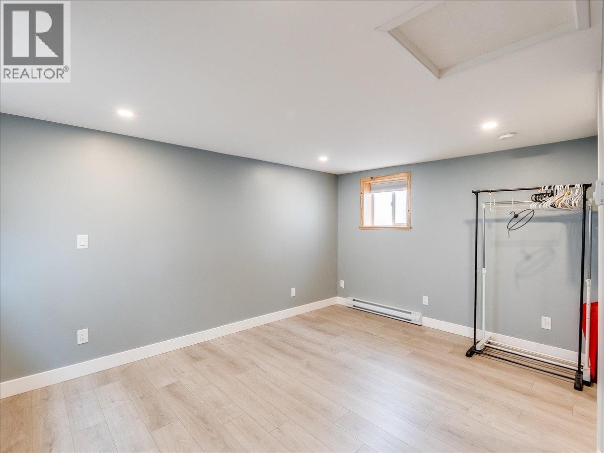 2342 Washington Street, Rossland, British Columbia  V0G 1Y0 - Photo 19 - 10380016