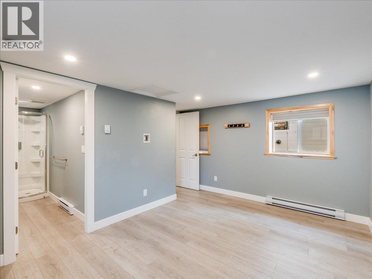 2342 Washington Street, Rossland, British Columbia  V0G 1Y0 - Photo 21 - 10380016