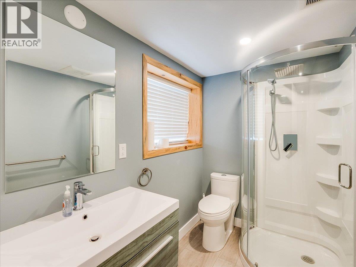 2342 Washington Street, Rossland, British Columbia  V0G 1Y0 - Photo 22 - 10380016