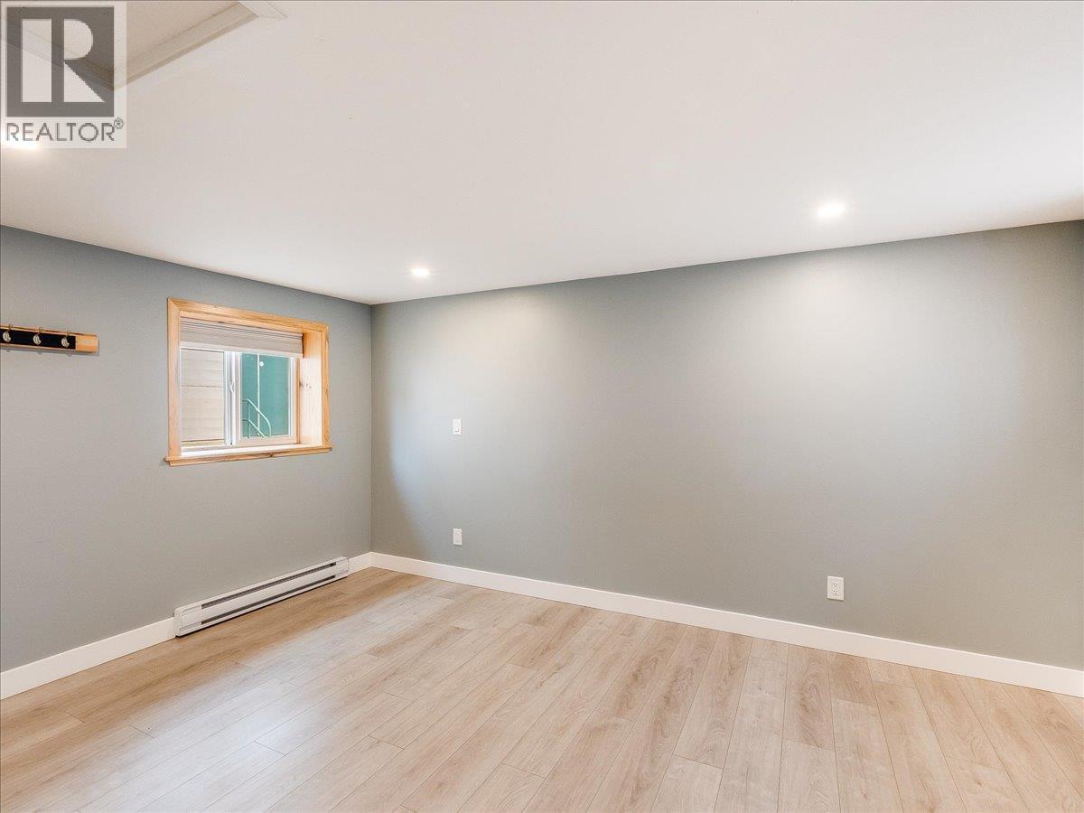 2342 Washington Street, Rossland, British Columbia  V0G 1Y0 - Photo 23 - 10380016