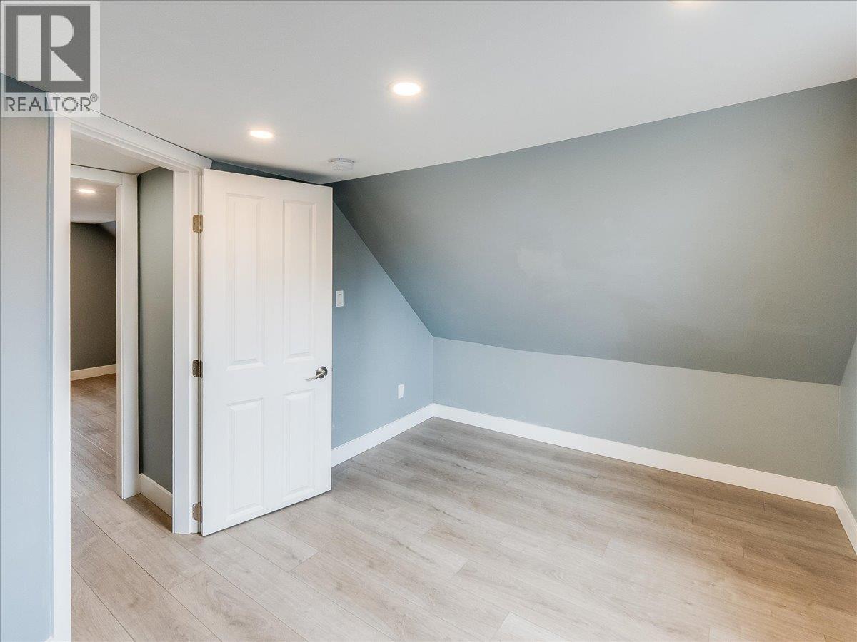 2342 Washington Street, Rossland, British Columbia  V0G 1Y0 - Photo 26 - 10380016