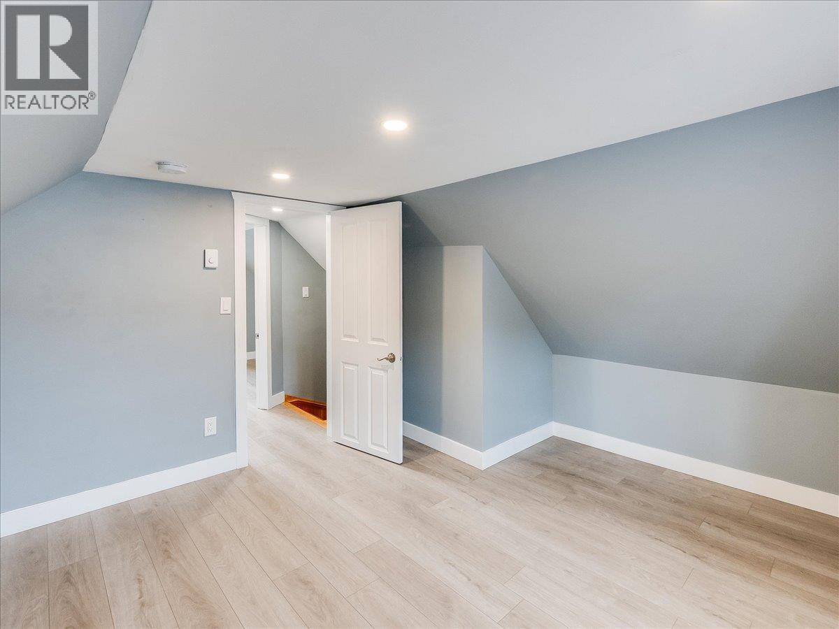 2342 Washington Street, Rossland, British Columbia  V0G 1Y0 - Photo 28 - 10380016