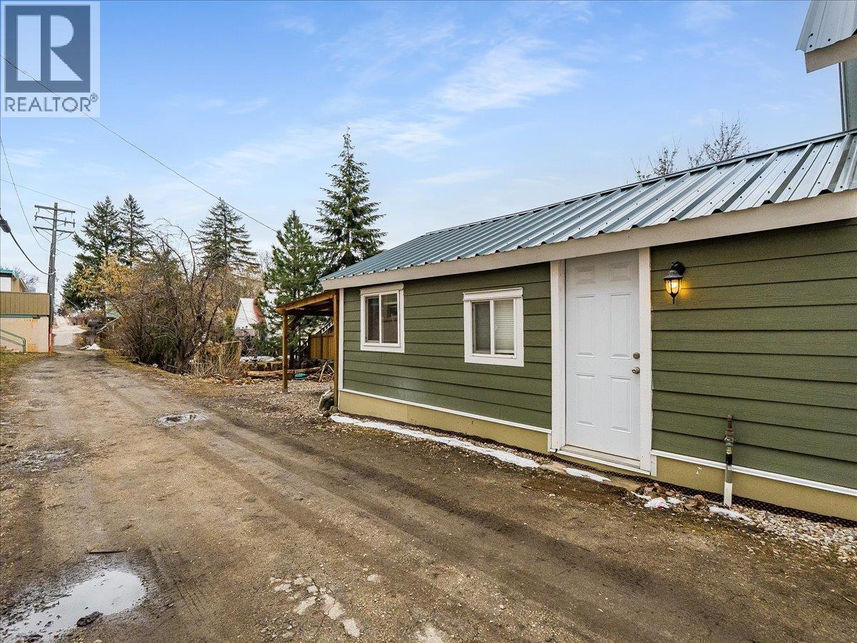 2342 Washington Street, Rossland, British Columbia  V0G 1Y0 - Photo 29 - 10380016