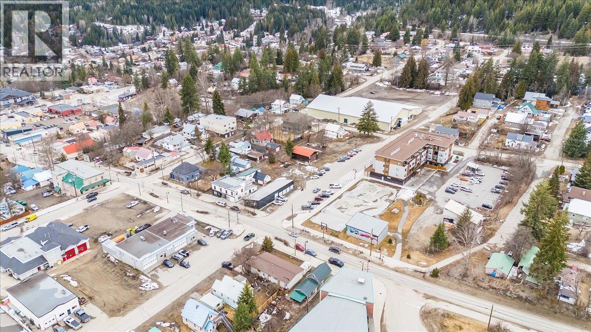 2342 Washington Street, Rossland, British Columbia  V0G 1Y0 - Photo 35 - 10380016