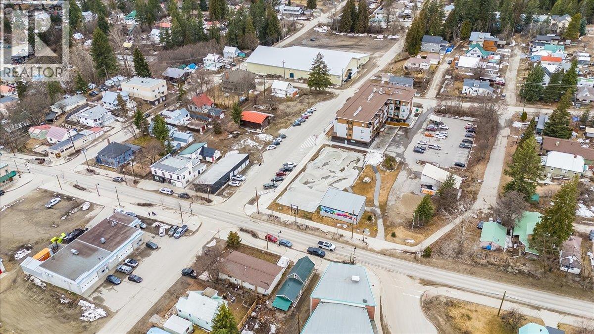 2342 Washington Street, Rossland, British Columbia  V0G 1Y0 - Photo 37 - 10380016