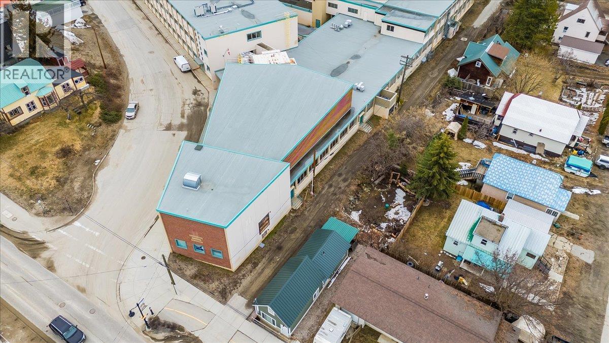 2342 Washington Street, Rossland, British Columbia  V0G 1Y0 - Photo 38 - 10380016