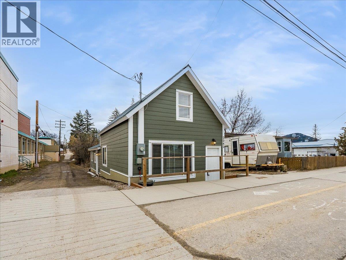 2342 Washington Street, Rossland, British Columbia  V0G 1Y0 - Photo 39 - 10380016