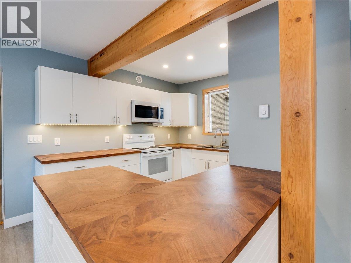 2342 Washington Street, Rossland, British Columbia  V0G 1Y0 - Photo 4 - 10380016