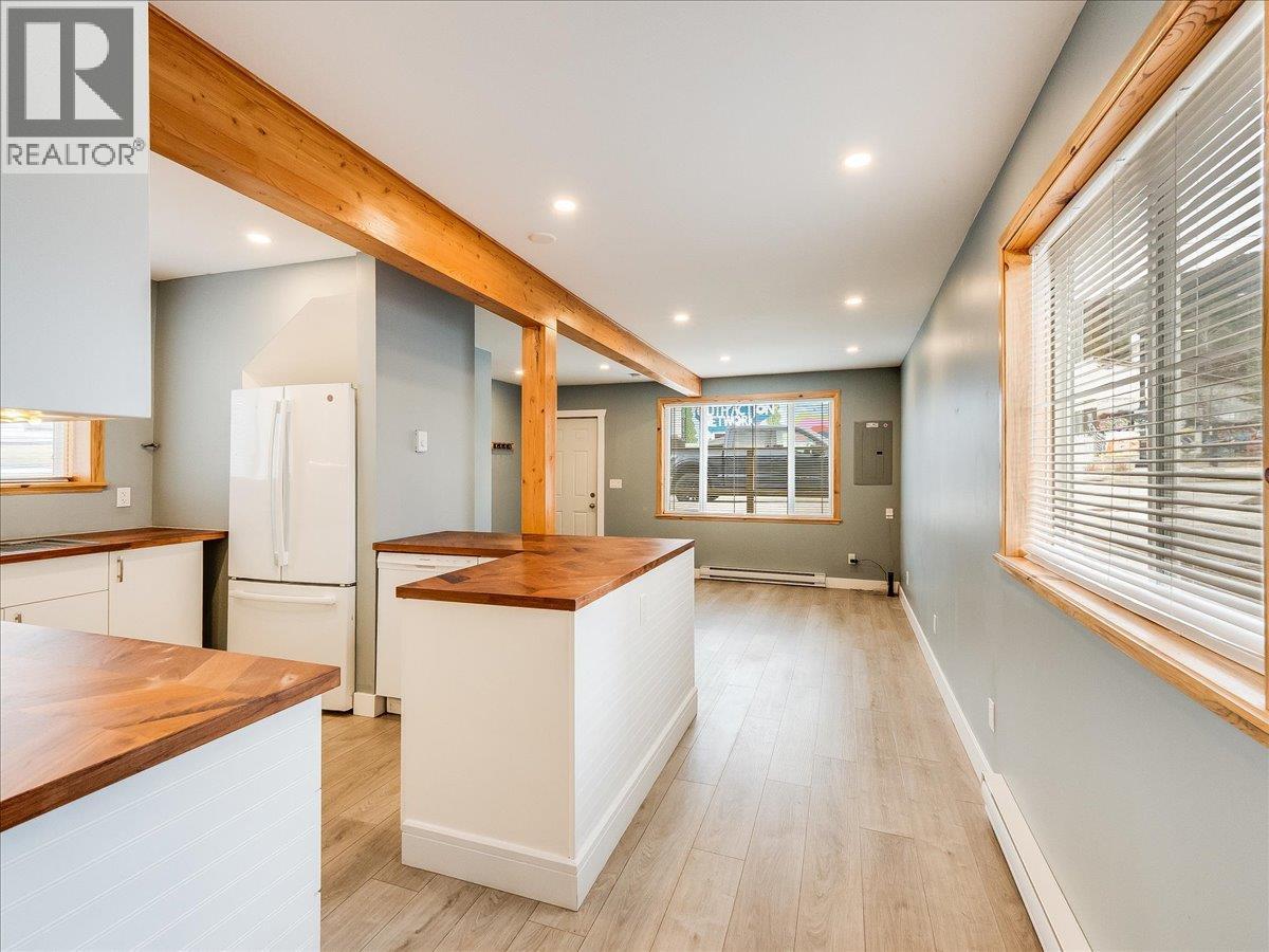 2342 Washington Street, Rossland, British Columbia  V0G 1Y0 - Photo 6 - 10380016