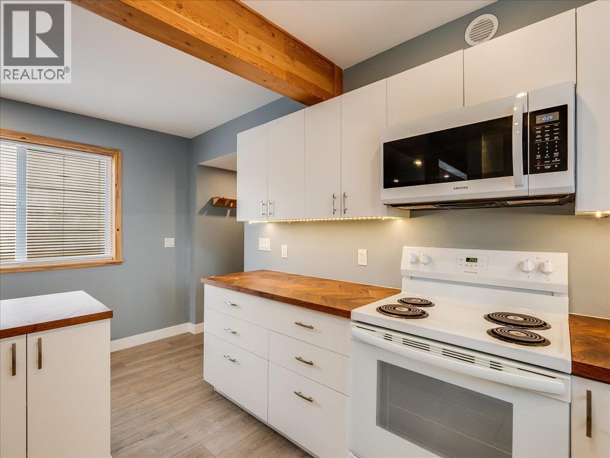 2342 Washington Street, Rossland, British Columbia  V0G 1Y0 - Photo 8 - 10380016