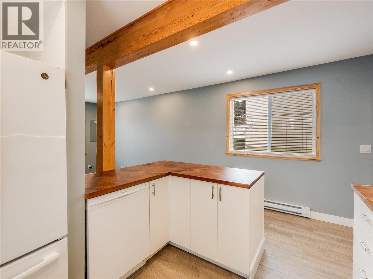 2342 Washington Street, Rossland, British Columbia  V0G 1Y0 - Photo 9 - 10380016