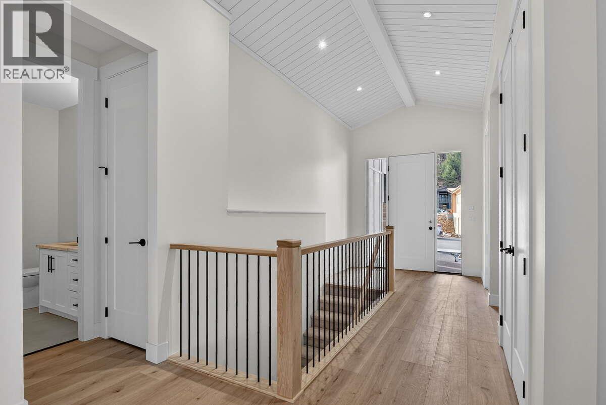 2150 Montenegro Drive, Kelowna, British Columbia  V1P 0B2 - Photo 4 - 10380330