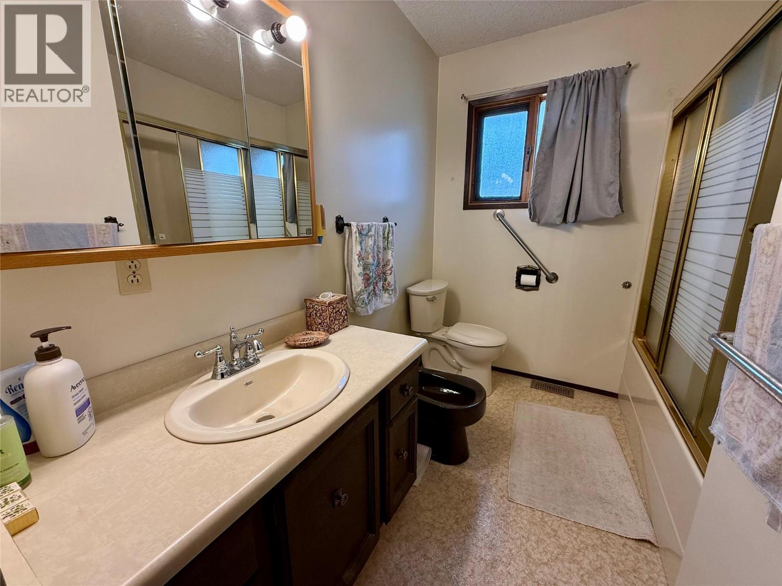 502 5th Avenue, Castlegar, British Columbia  V1N 1W2 - Photo 17 - 10380271