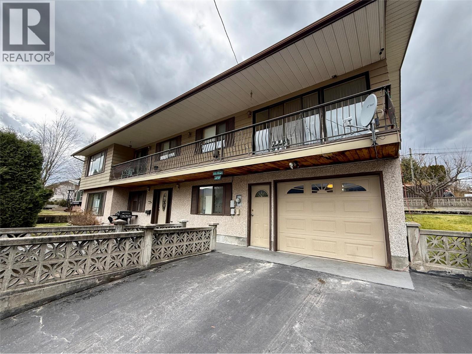 502 5th Avenue, Castlegar, British Columbia  V1N 1W2 - Photo 2 - 10380271