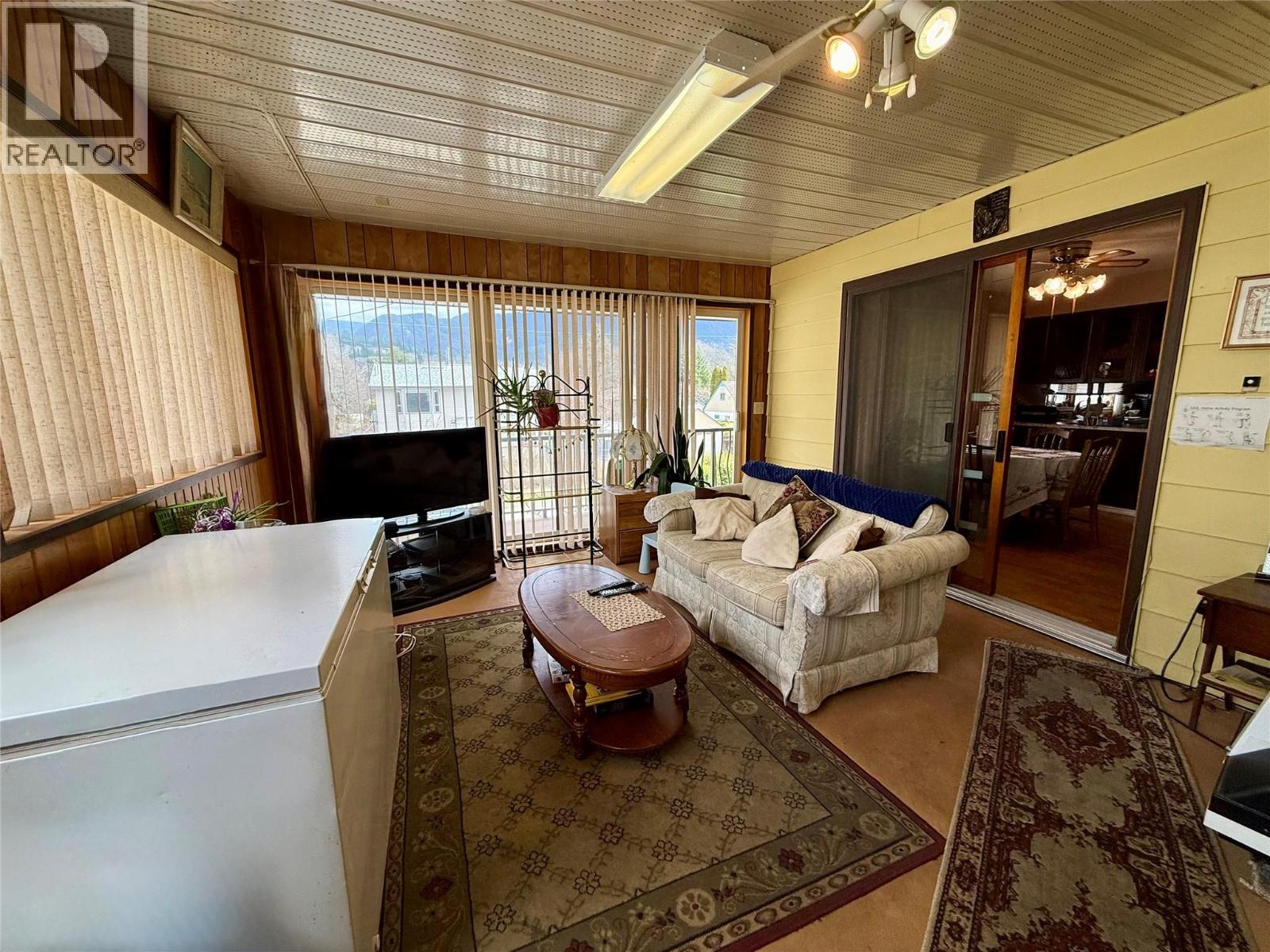 502 5th Avenue, Castlegar, British Columbia  V1N 1W2 - Photo 21 - 10380271