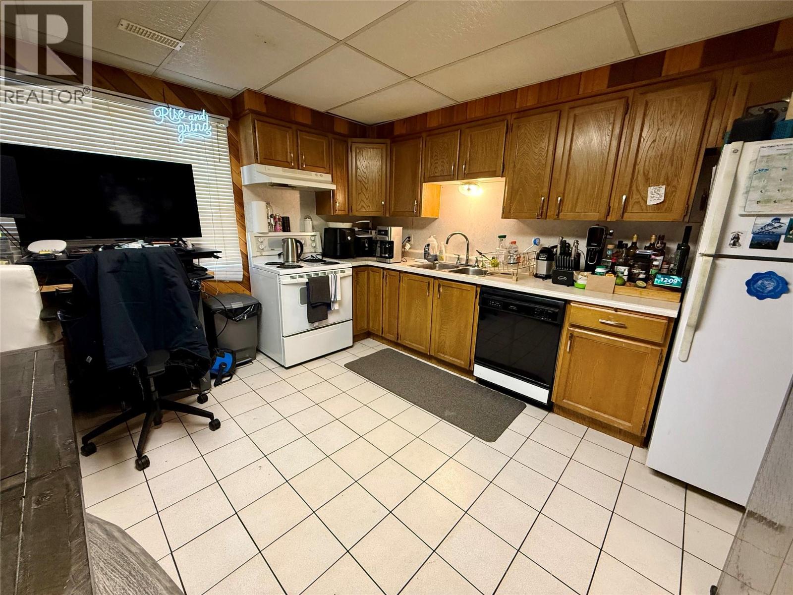 502 5th Avenue, Castlegar, British Columbia  V1N 1W2 - Photo 22 - 10380271