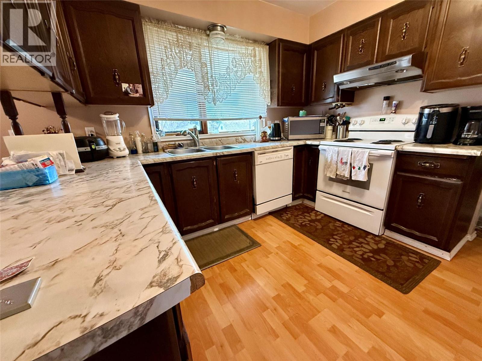 502 5th Avenue, Castlegar, British Columbia  V1N 1W2 - Photo 3 - 10380271