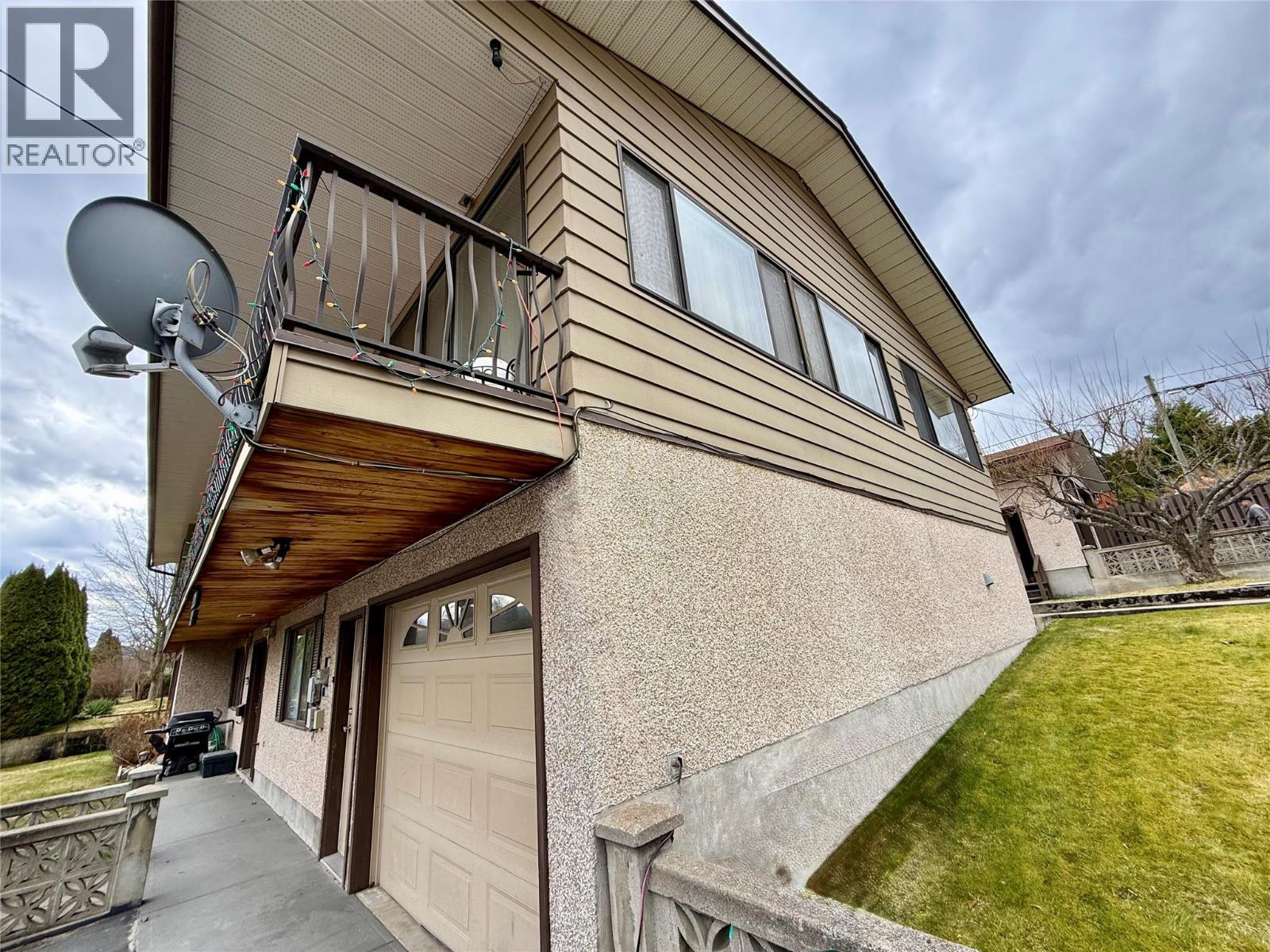 502 5th Avenue, Castlegar, British Columbia  V1N 1W2 - Photo 30 - 10380271